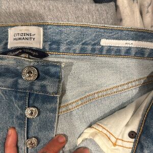 Citizens of humanity Ayla raw hem cropped jeans. Worn once! Size 26.